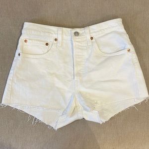 NWT Levi 501 shorts in white